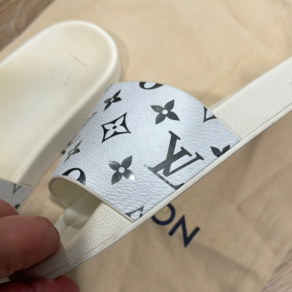 100% Authentic Louis Vuitton Monogram White Hologram Slides 🤍🤍 - Picture 12 of 15